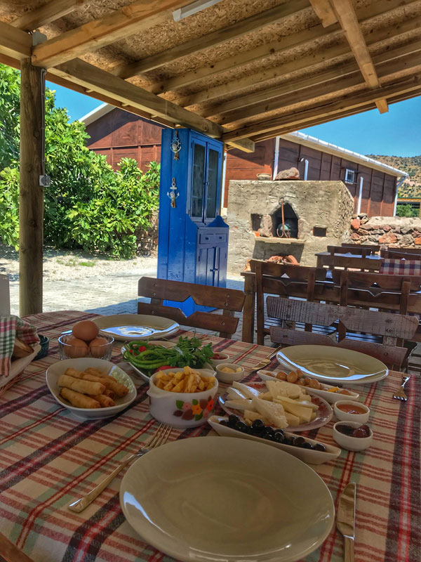 Kahvaltı servisimiz hizmetinizde